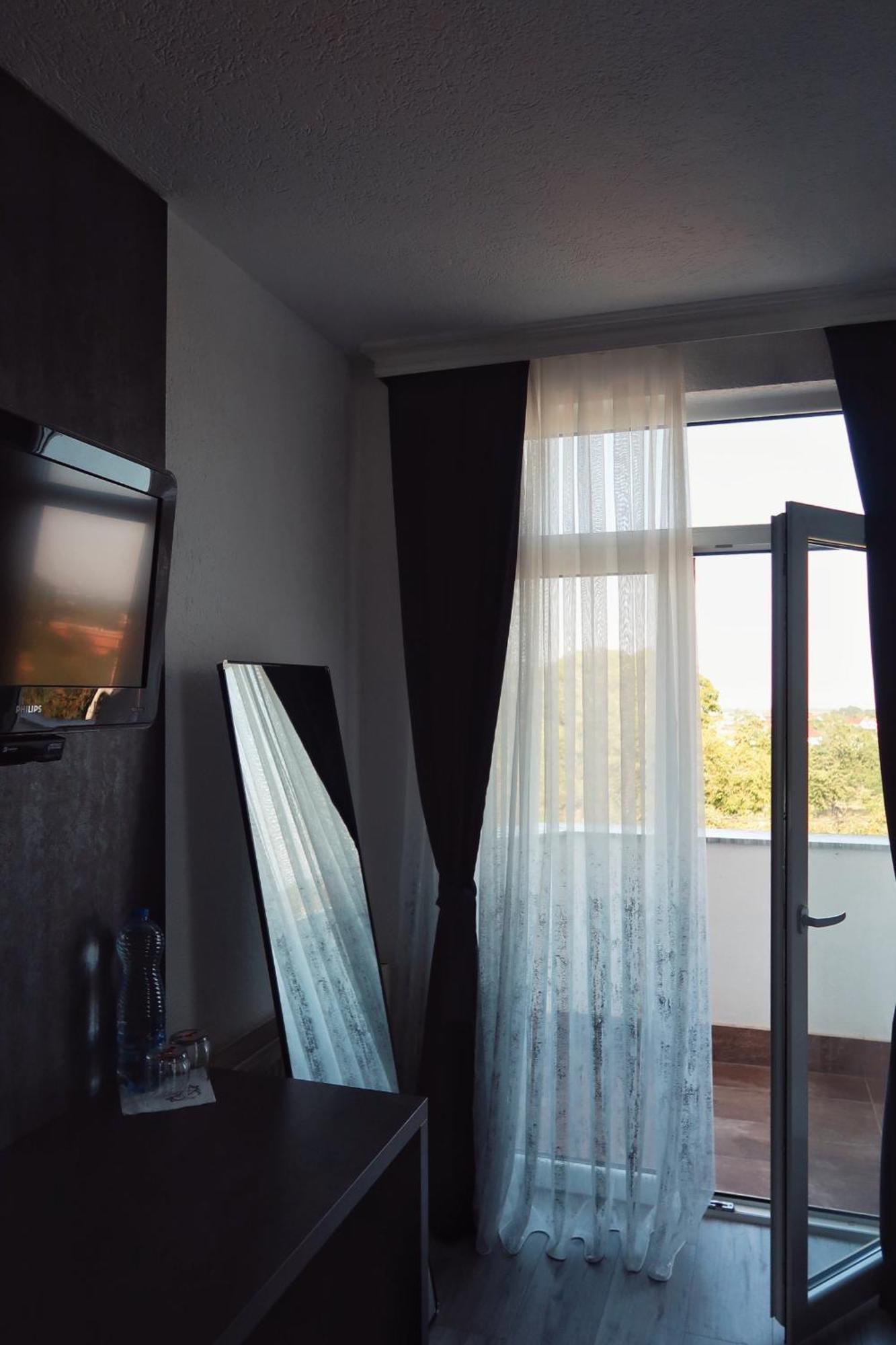 Hotel Antika Peje Luaran gambar