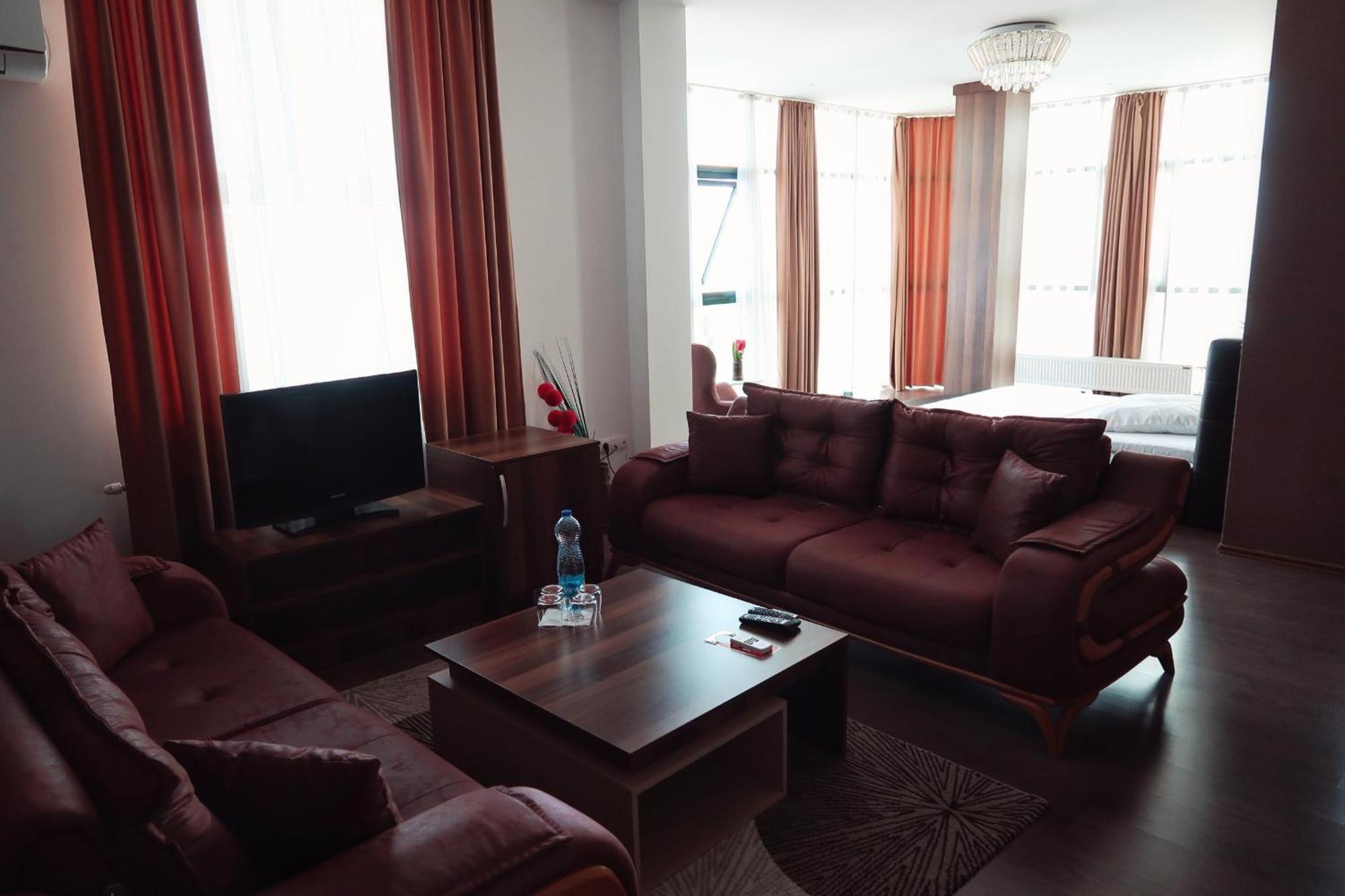 Hotel Antika Peje Luaran gambar