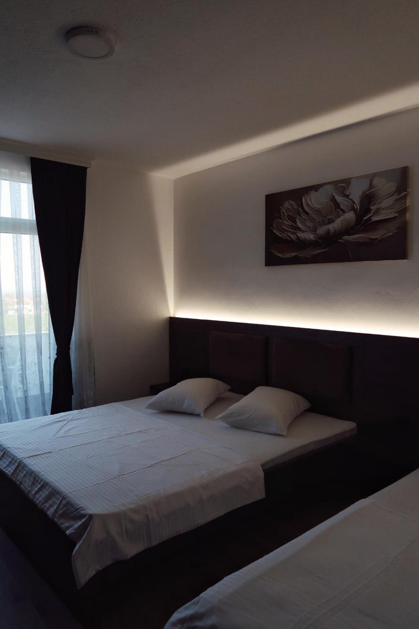 Hotel Antika Peje Luaran gambar