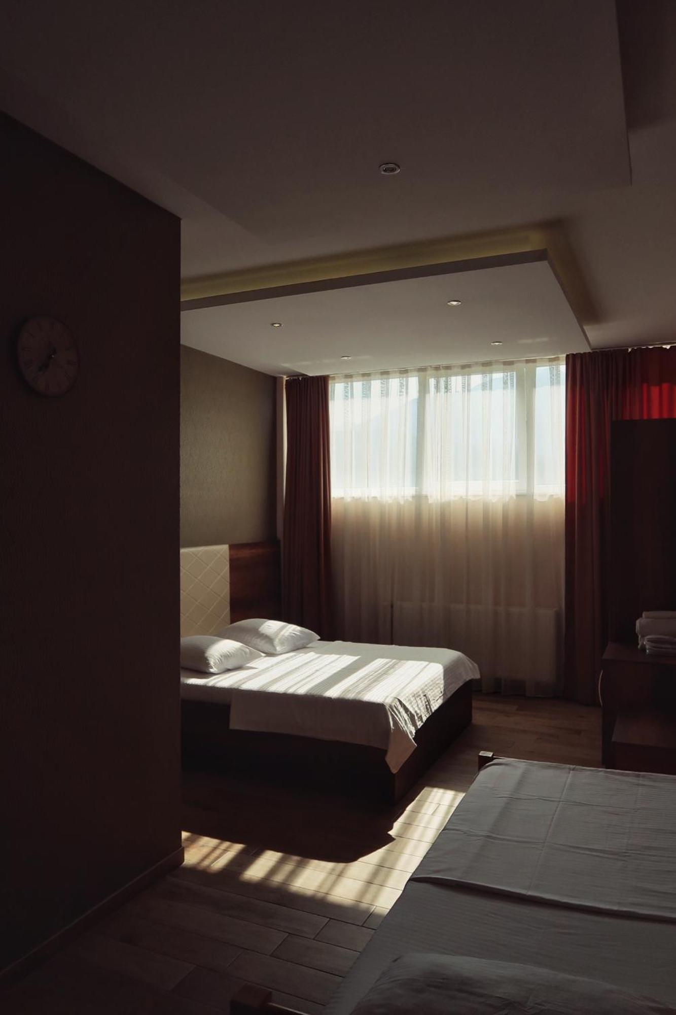 Hotel Antika Peje Luaran gambar