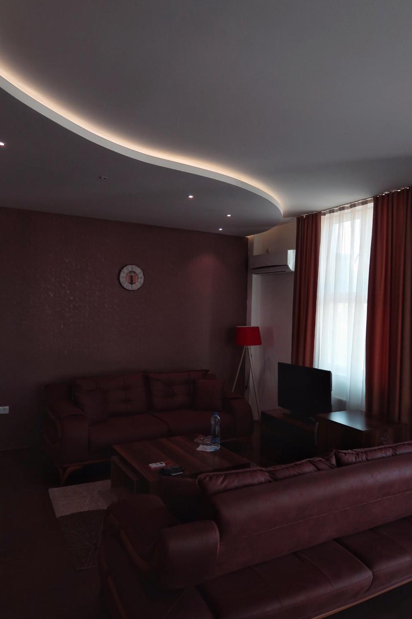 Hotel Antika Peje Luaran gambar